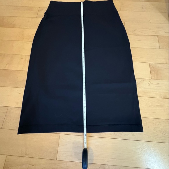 Lululemon pull-on pencil skirt - Picture 6 of 7